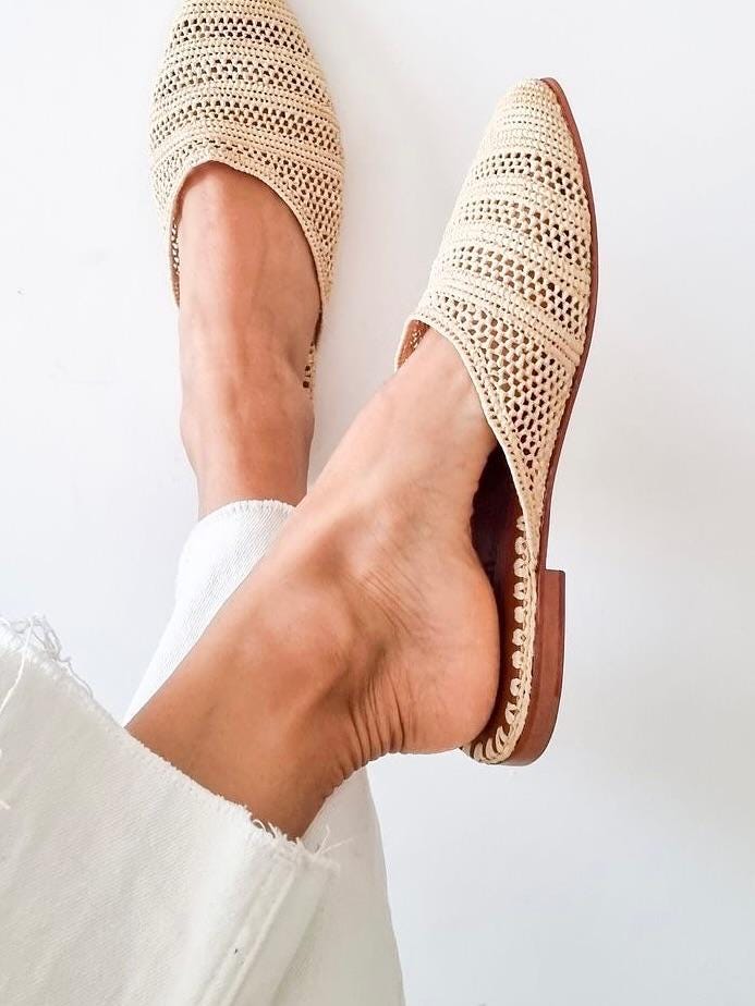 Handwoven Raffia Mules, Natural Straw Slides, Boho Pointed-Toe Flats, Artisanal Moroccan Shoes