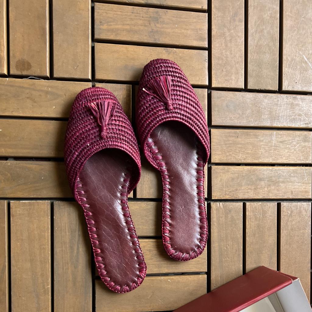 Burgundy Woven Raffia Mules with Tassel – Handcrafted Leather Insole Slip-On Flats